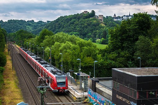 railway-station-4357699__340.jpg